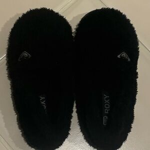 Roxy Plush Black Slippers